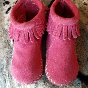 Minnetonka kids/toddler sz 6 Pink moccasin booties